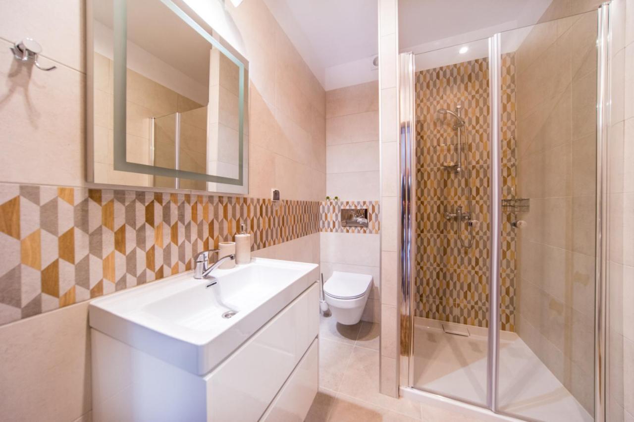 Gray House Apartamenty Dziwnówek Exteriör bild